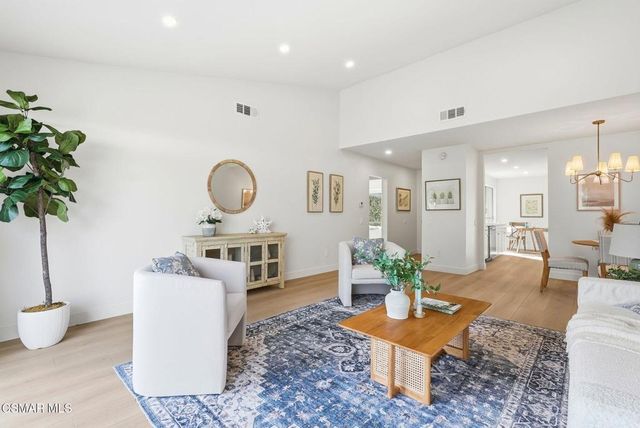 1208 Village 1, Camarillo, CA 93012