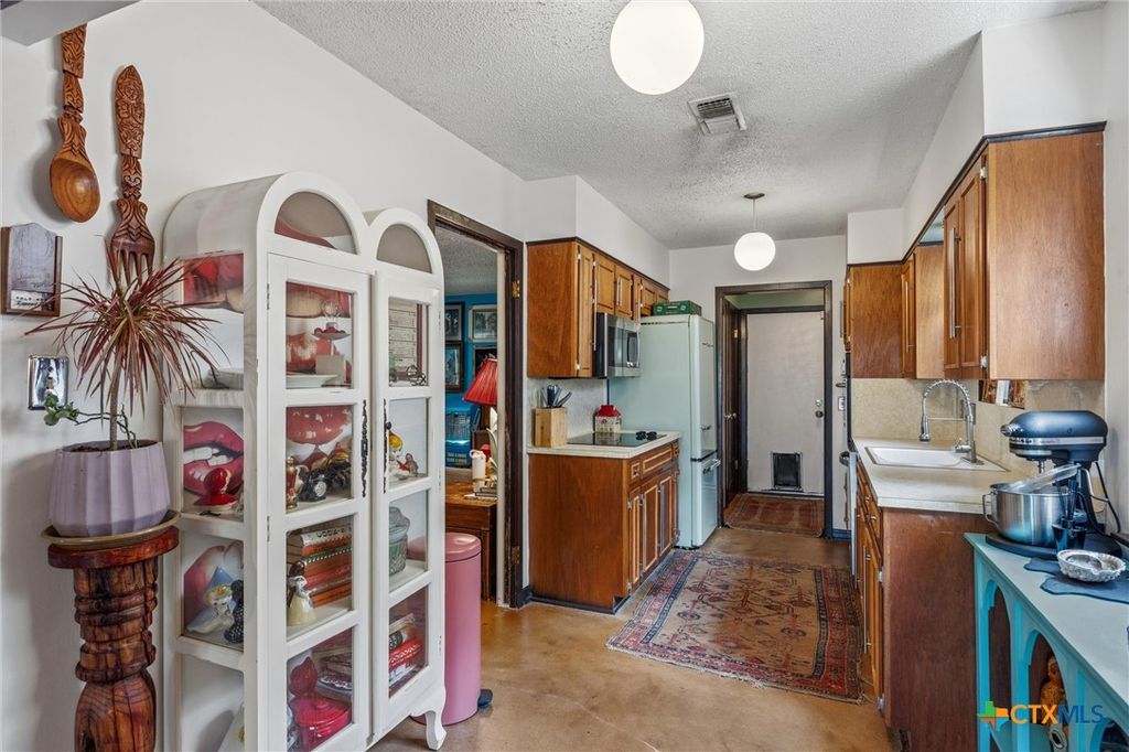 Image 20 of property listing at 3304 Whitepine Drive, Austin, TX 78757
