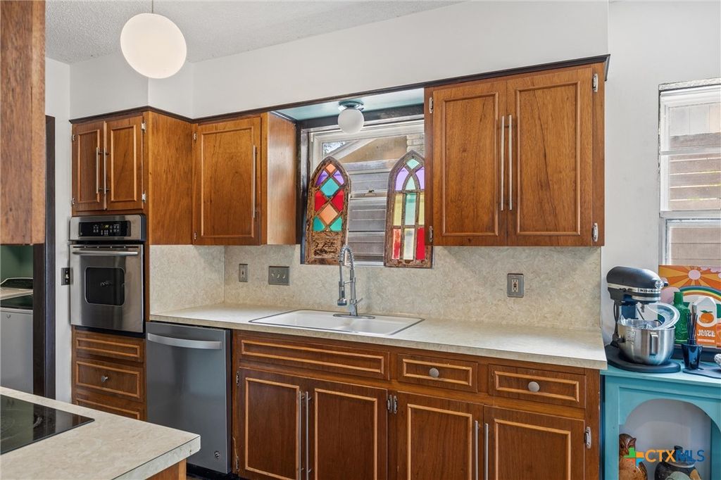 Image 22 of property listing at 3304 Whitepine Drive, Austin, TX 78757