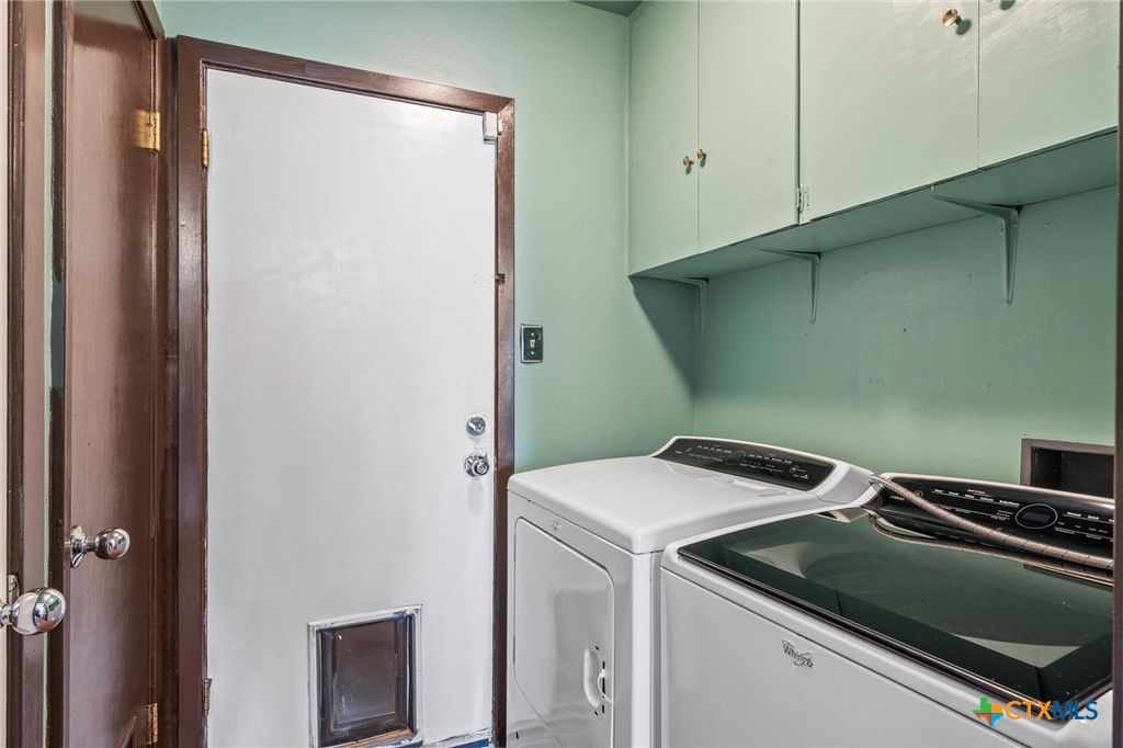 Image 27 of property listing at 3304 Whitepine Drive, Austin, TX 78757