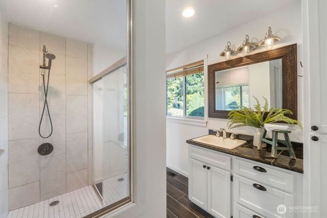 212 Dow Ridge Drive, Eatonville, WA 98328