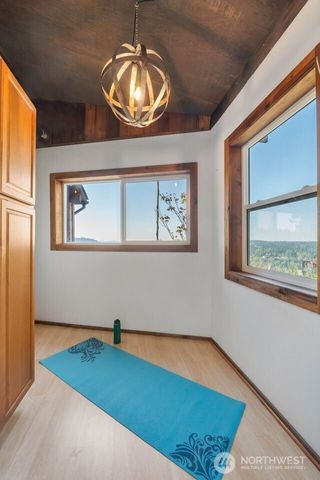 212 Dow Ridge Drive, Eatonville, WA 98328