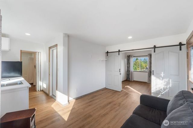 212 Dow Ridge Drive, Eatonville, WA 98328