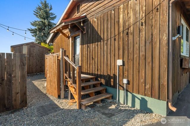 212 Dow Ridge Drive, Eatonville, WA 98328