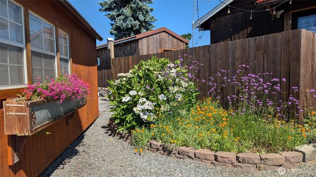 212 Dow Ridge Drive, Eatonville, WA 98328