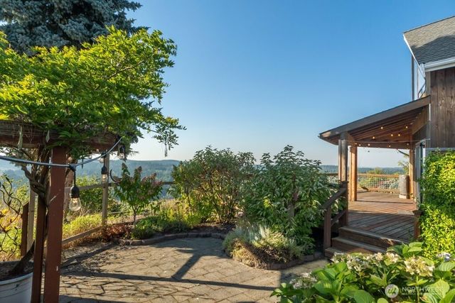 212 Dow Ridge Drive, Eatonville, WA 98328