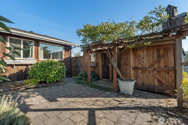 212 Dow Ridge Drive, Eatonville, WA 98328