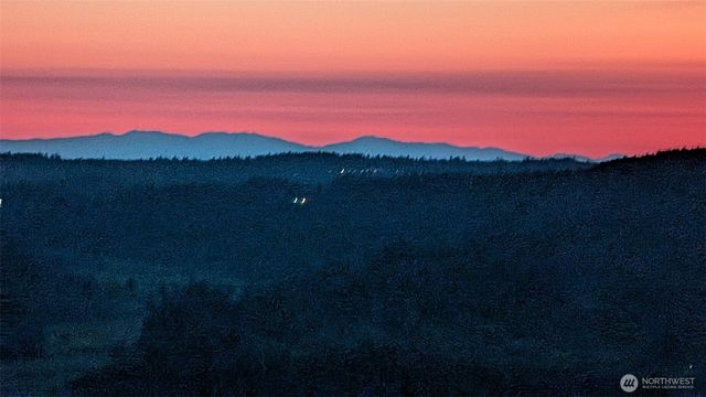 212 Dow Ridge Drive, Eatonville, WA 98328