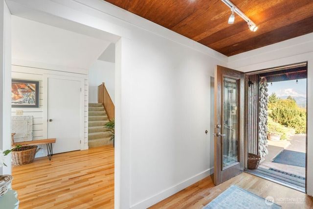 212 Dow Ridge Drive, Eatonville, WA 98328