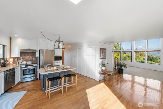 212 Dow Ridge Drive, Eatonville, WA 98328