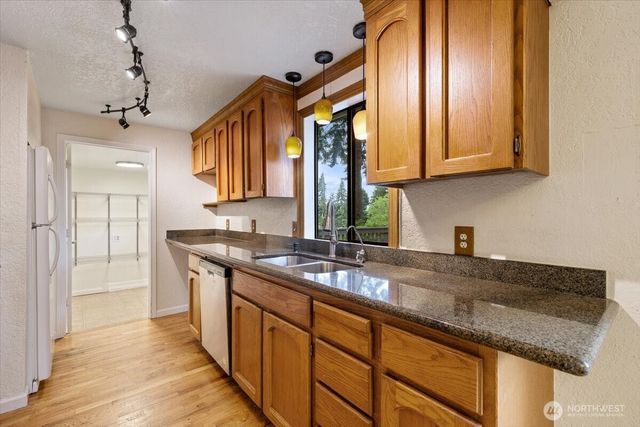 15062 SE 44th Street, Bellevue, WA 98006