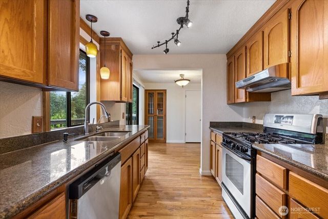 15062 SE 44th Street, Bellevue, WA 98006