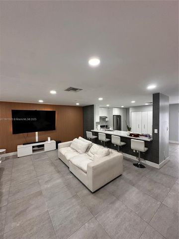 15368 SW 111th St, Miami, FL 33196