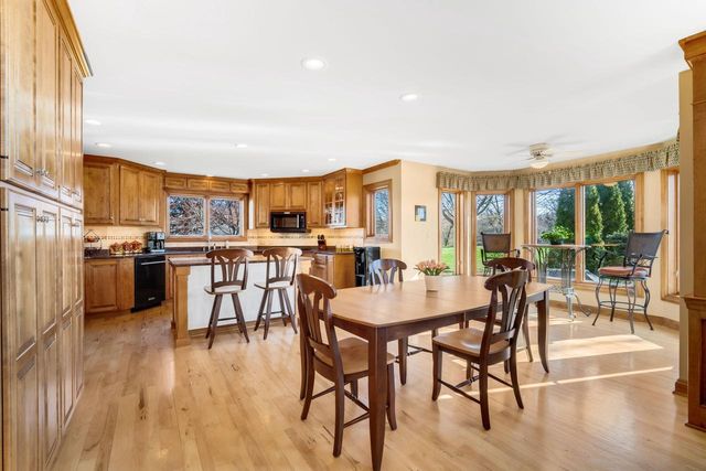 W316S8904 Laurens PARKWAY, Mukwonago, WI 53149