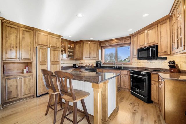 W316S8904 Laurens PARKWAY, Mukwonago, WI 53149
