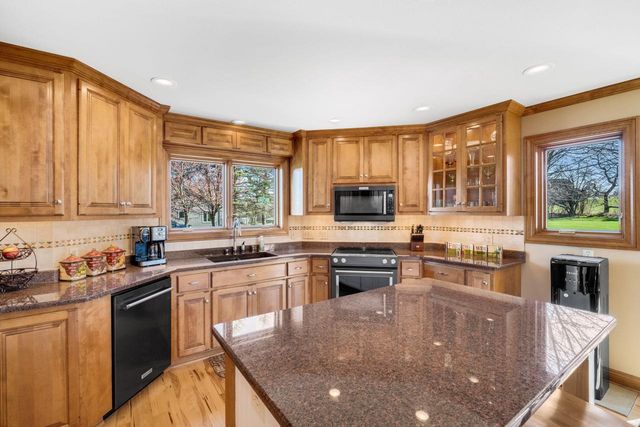 W316S8904 Laurens PARKWAY, Mukwonago, WI 53149
