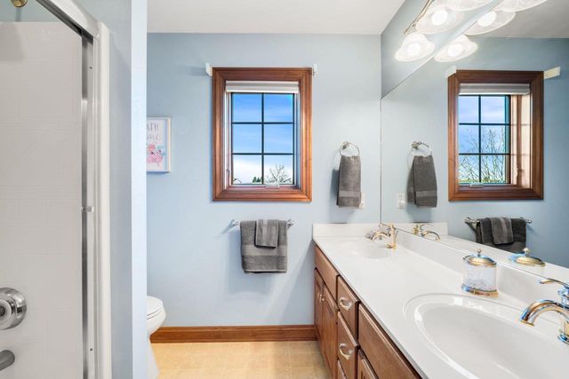W316S8904 Laurens PARKWAY, Mukwonago, WI 53149