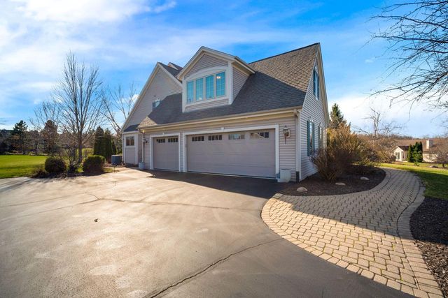W316S8904 Laurens PARKWAY, Mukwonago, WI 53149