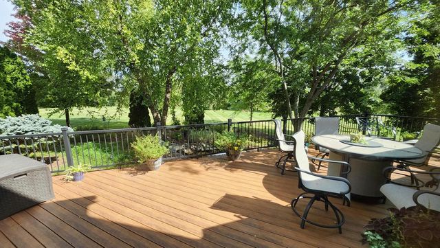 W316S8904 Laurens PARKWAY, Mukwonago, WI 53149