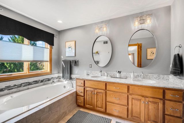 W316S8904 Laurens PARKWAY, Mukwonago, WI 53149