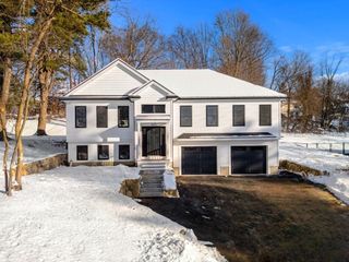 67 Hood Rd, Tewksbury, MA 01876