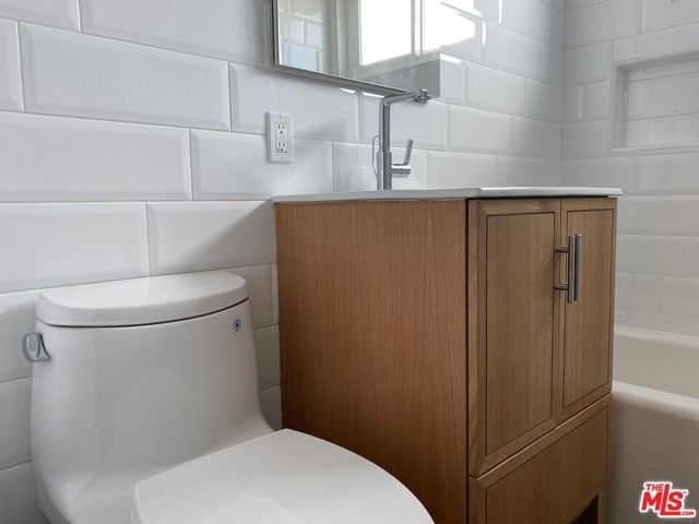 1120 Logan Street, Los Angeles, CA 90026