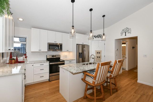 909 Bay View CIRCLE, Mukwonago, WI 53149