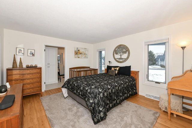 909 Bay View CIRCLE, Mukwonago, WI 53149