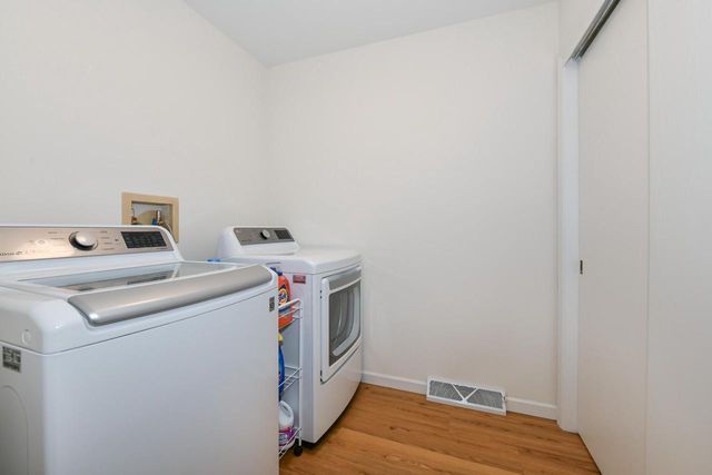 909 Bay View CIRCLE, Mukwonago, WI 53149