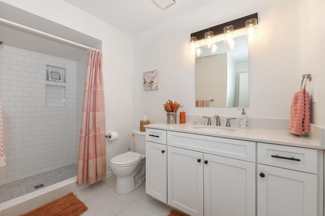 909 Bay View CIRCLE, Mukwonago, WI 53149