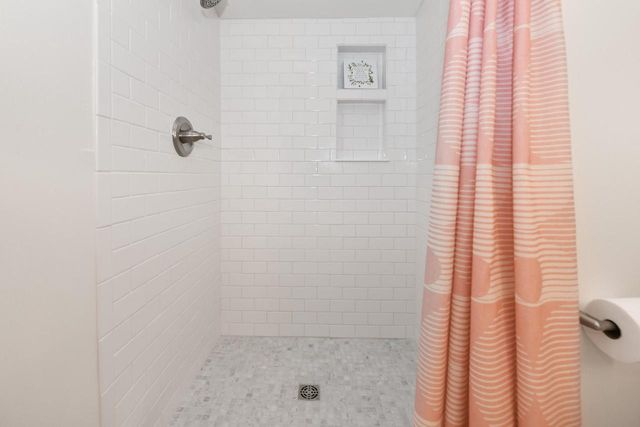 909 Bay View CIRCLE, Mukwonago, WI 53149