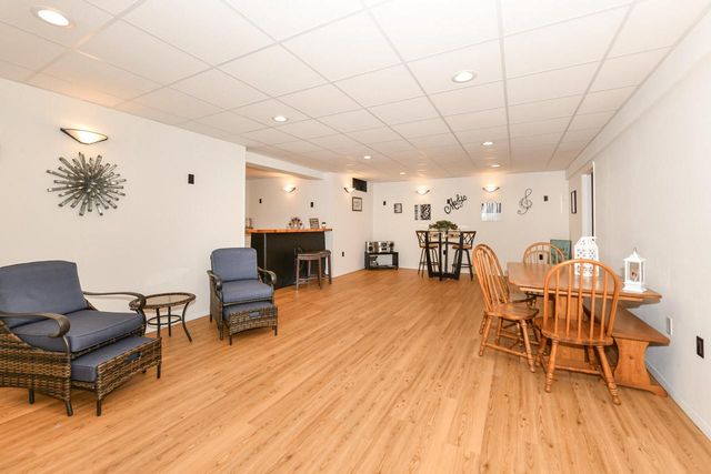 909 Bay View CIRCLE, Mukwonago, WI 53149