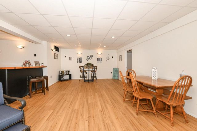 909 Bay View CIRCLE, Mukwonago, WI 53149