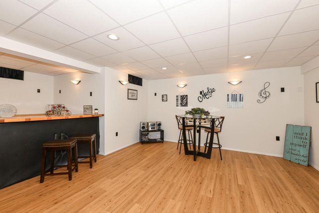 909 Bay View CIRCLE, Mukwonago, WI 53149