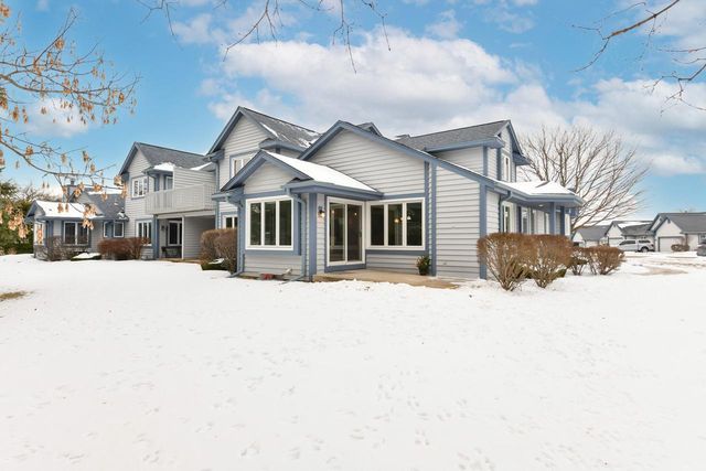 909 Bay View CIRCLE, Mukwonago, WI 53149