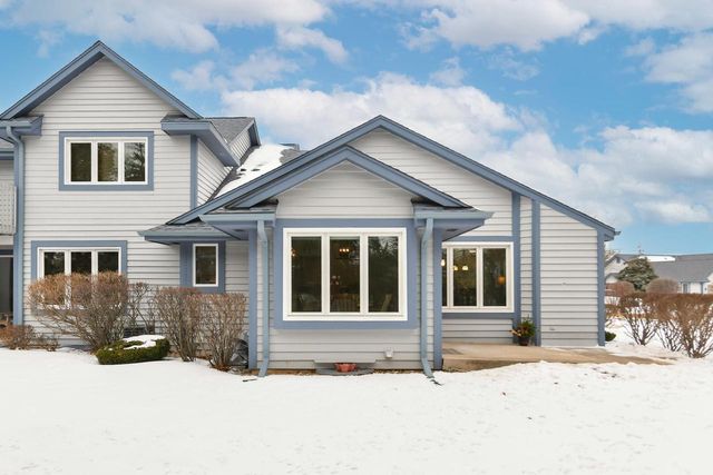 909 Bay View CIRCLE, Mukwonago, WI 53149