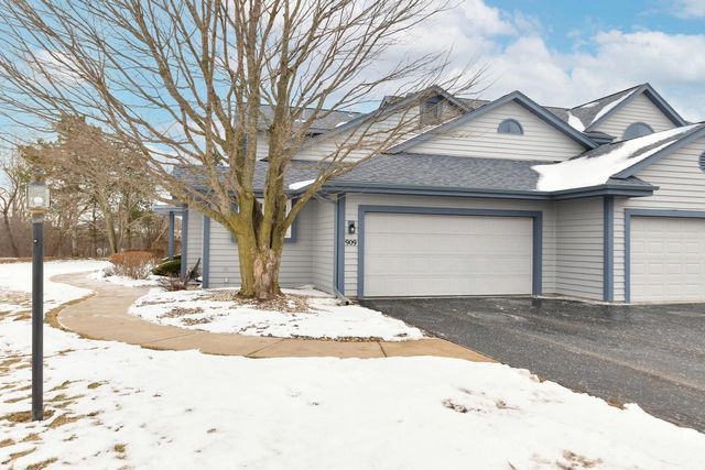 909 Bay View CIRCLE, Mukwonago, WI 53149