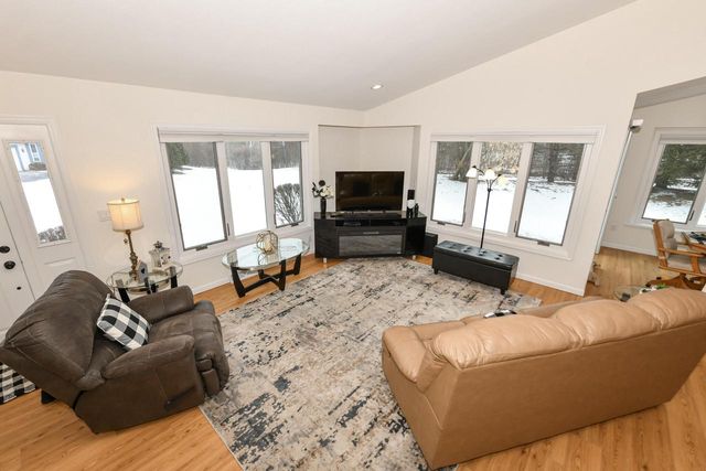 909 Bay View CIRCLE, Mukwonago, WI 53149