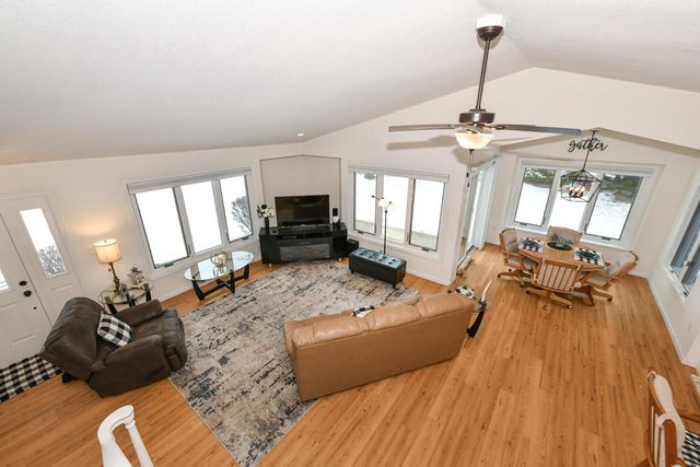 909 Bay View CIRCLE, Mukwonago, WI 53149
