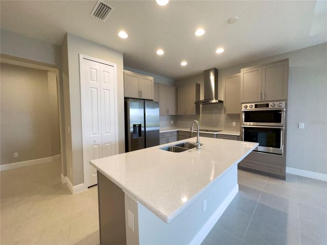 10509 KLEE AVENUE, Bradenton, FL 34212