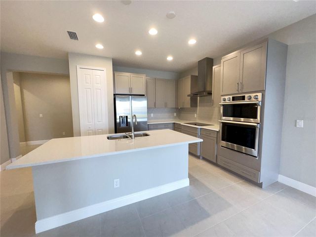 10509 KLEE AVENUE, Bradenton, FL 34212