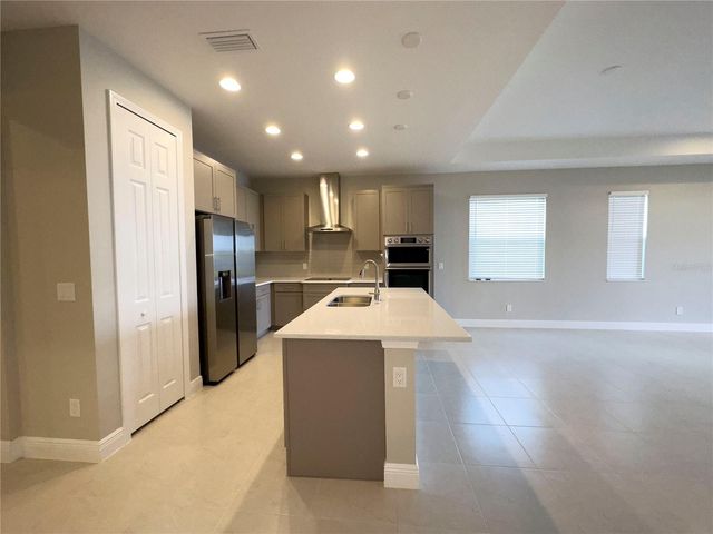 10509 KLEE AVENUE, Bradenton, FL 34212