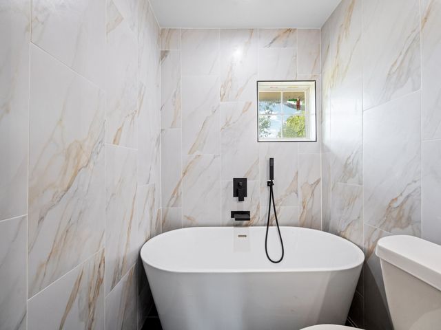 1142 Deerwood Drive, Dallas, TX 75232