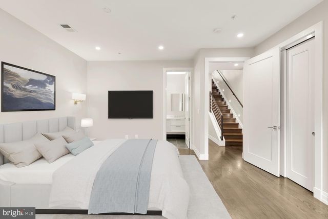 514 4th St SE Apt 100, Washington, DC 20003