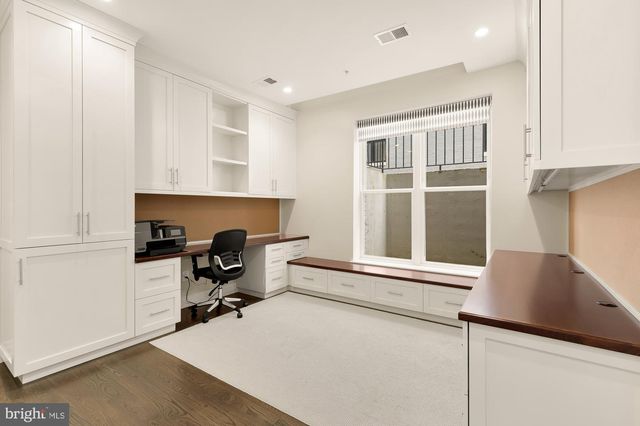 514 4th St SE Apt 100, Washington, DC 20003