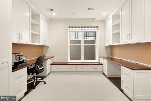 514 4th St SE Apt 100, Washington, DC 20003