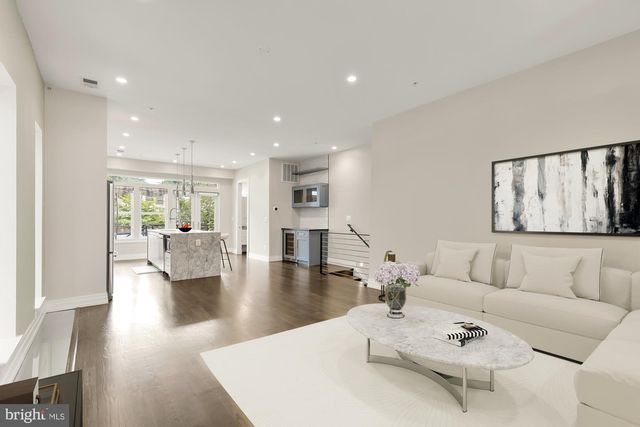 514 4th St SE Apt 100, Washington, DC 20003