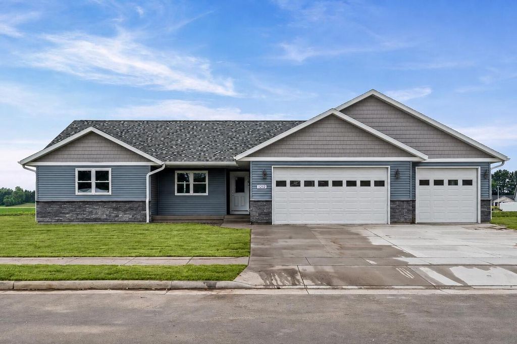 1212 Leo DRIVE, Holmen, WI 54636