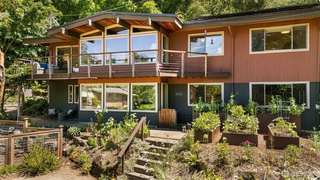 4000 SW Myrtle Street, Seattle, WA 98136