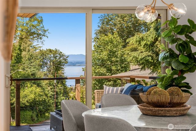 4000 SW Myrtle Street, Seattle, WA 98136
